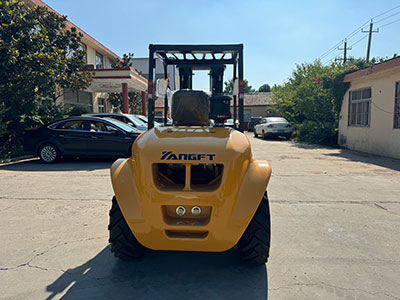 Montacargas 3 a 4 Tn - Serie S (4WD)